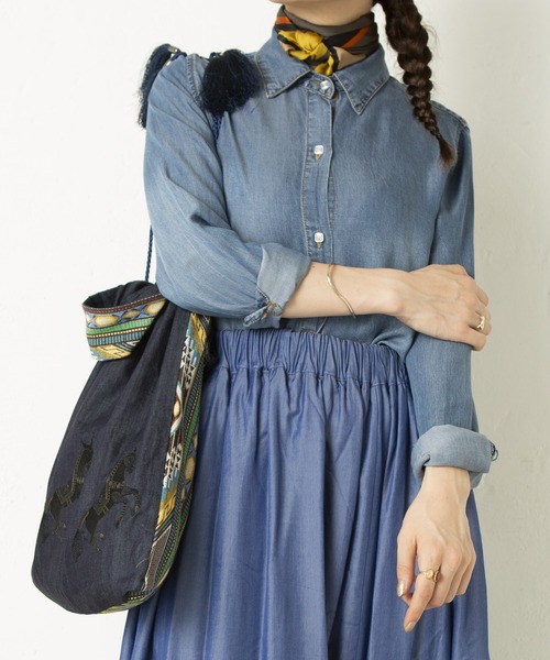 ear PAPILLONNER（イアパピヨネ）の「（WEB限定）馬刺繍巾着