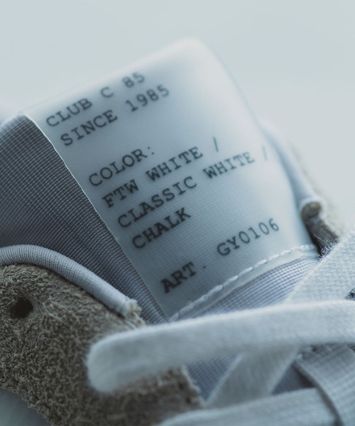 Reebok（リーボック）の「【ZOZOTOWNスペシャルモデル】クラブシー 85（スニーカー・レディース・オフホワイト・23.5cm/31cm/22.5cm/29.0cm/30.0cm/23.0cm/24.5cm/27.0cm/28.5cm/28.0cm/29.5cm/24.0cm/25.5cm/26.0cm/27.5cm/25.0cm/26.5cm）」の3枚目の写真