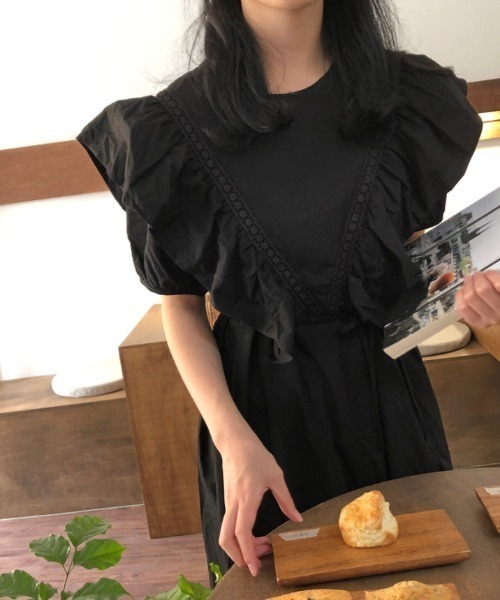 emi+(エミプラス)の「Vネックフロント刺繍フリルワンピース(シャツワンピース・レディース・ホワイト/ブラック/ベージュ/ベージュ系その他・S/M)」の15枚目の写真