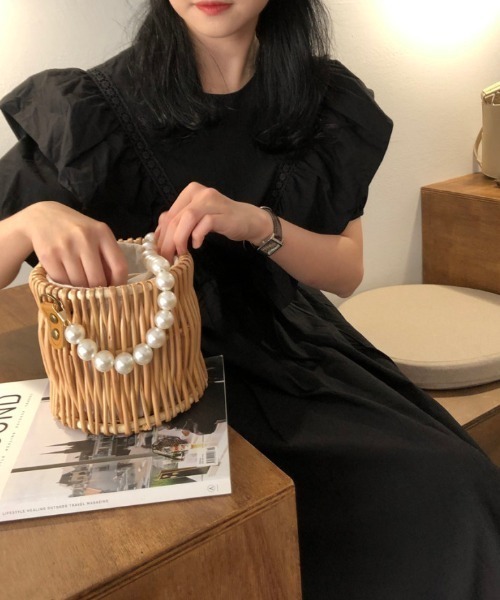 emi+(エミプラス)の「Vネックフロント刺繍フリルワンピース(シャツワンピース・レディース・ホワイト/ブラック/ベージュ/ベージュ系その他・S/M)」の10枚目の写真