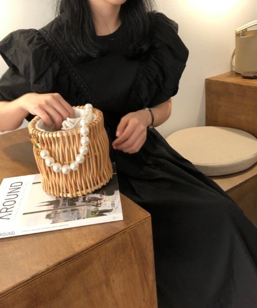 emi+(エミプラス)の「Vネックフロント刺繍フリルワンピース(シャツワンピース・レディース・ホワイト/ブラック/ベージュ/ベージュ系その他・S/M)」の5枚目の写真