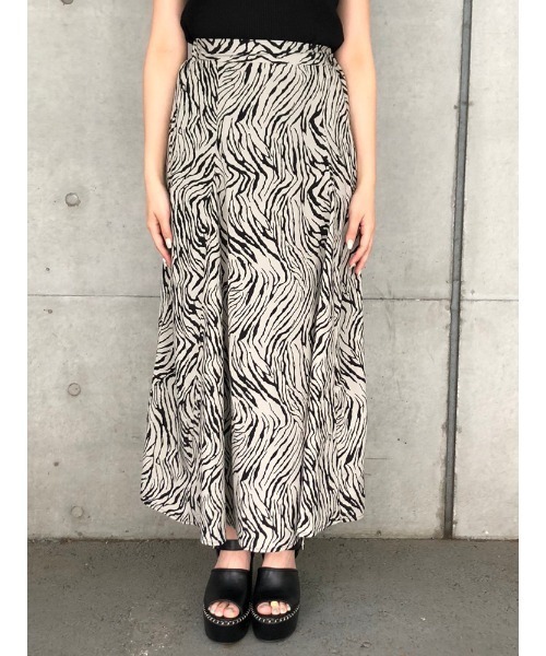 ENVYM(アンビー)の「イレギュラーLONG SK(スカート・レディース・グレー・FREE)」の6枚目の写真