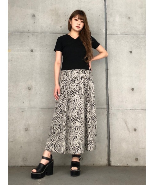 ENVYM(アンビー)の「イレギュラーLONG SK(スカート・レディース・グレー・FREE)」の2枚目の写真