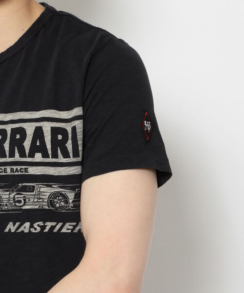 Johnson Motors Inc.(ジョンソン モータース)の「Johnson Motors,Inc./ジョンソン モータース/FORD V FERRARI(Tシャツ/カットソー・メンズ・ブラック・SMALL/MEDIUM/LARGE)」の7枚目の写真