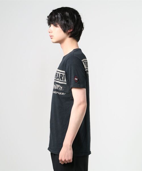 Johnson Motors Inc.(ジョンソン モータース)の「Johnson Motors,Inc./ジョンソン モータース/FORD V FERRARI(Tシャツ/カットソー・メンズ・ブラック・SMALL/MEDIUM/LARGE)」の12枚目の写真