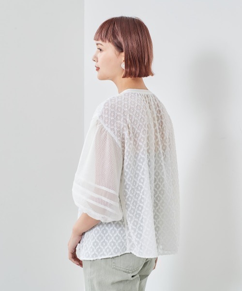 cepo（セポ）の「カットドビーレースブラウス（シャツ/ブラウス・レディース・ネイビー/オフホワイト/ベージュ/グレー・M）」の12枚目の写真