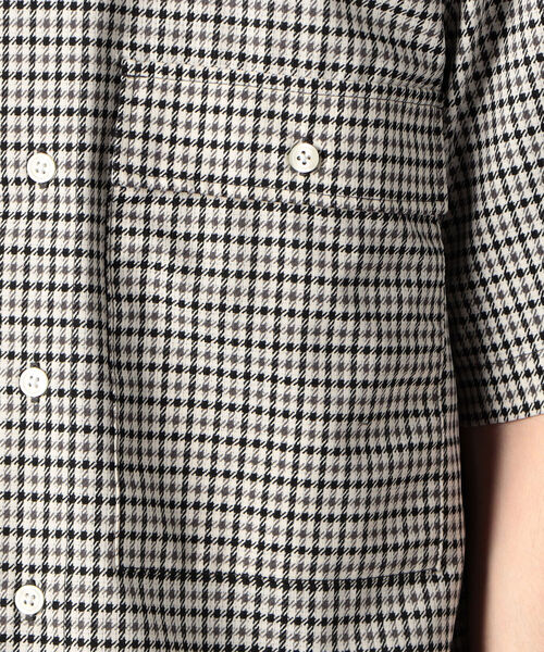 GLOSTER（グロスター）の「AIR TROUGH バンドカラーシャツ ※通気性◎、軽量◎、ストレッチ性◎の機能素材を使用（シャツ/ブラウス・メンズ・ネイビー/ホワイト系その他2・SMALL/MEDIUM/LARGE）」の9枚目の写真