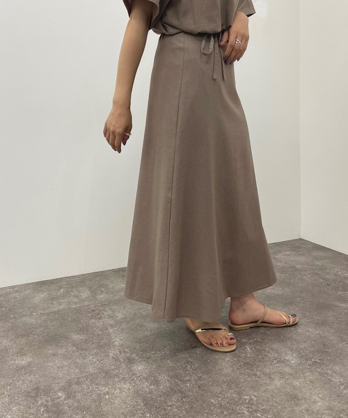 apres jour mignon（アプレジュールミニョン）の「リネン混スリット入りスカート【ZOZOTOWN限定アイテム】（スカート・レディース・ピンクベージュ/チャコールグレー・X-LARGE/フリー）」の12枚目の写真