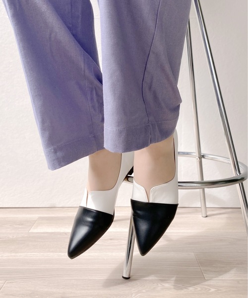 MAMIAN（マミアン）の「ポインテッドトゥ 切り替え ドレスシューズ（ドレスシューズ・レディース・シルバー/グレイッシュベージュ/ブラック系その他4/ブラック系その他5/ベージュ×ブラック/レオパード/ダークブラウン/ホワイト×ブラック/アイボリー/ベージュ系その他/シルバー系その他・22.5cm/23.5cm/24.5cm/23.0cm/24.0cm/25.0cm/22.0cm/21.5cm/25.5cm）」の17枚目の写真