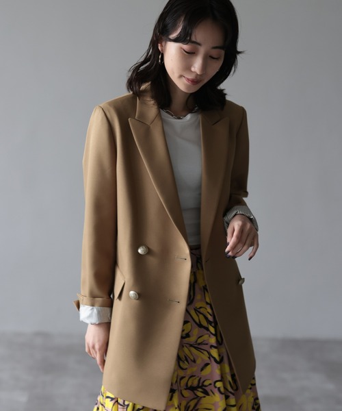 HERENCIA（ヘレンチア）の「ピークドラペル ダブル 4B ブレザー ジャケット（テーラードジャケット・レディース・ベージュ/ダークネイビー/セージグリーン・MEDIUM）」の2枚目の写真