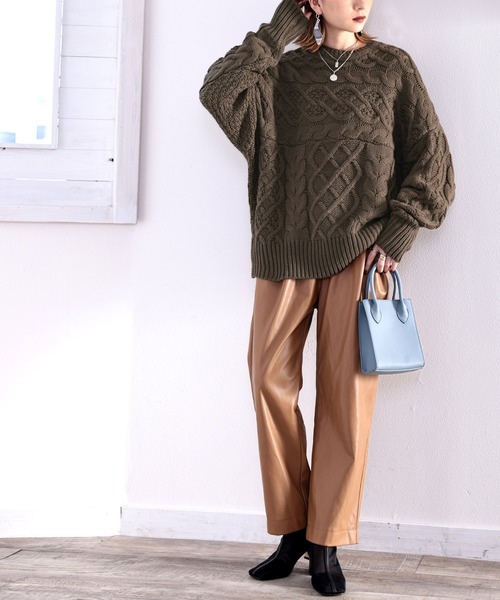 主役級アイテム。ランダムケーブルオーバーニット