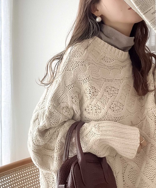 主役級アイテム。ランダムケーブルオーバーニット