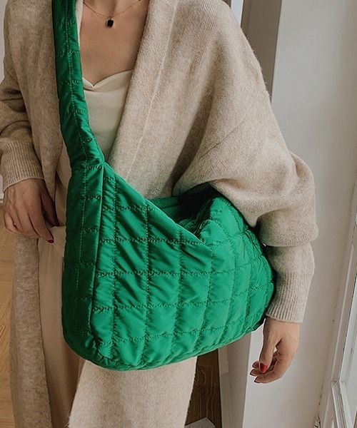 MANGROVE（マングローブ）の「キルティングオーバーサイズショルダーバック（ショルダーバッグ・レディース・ホワイト/ブラック/ベージュ/グリーン/ブラウン・FREE）」の22枚目の写真