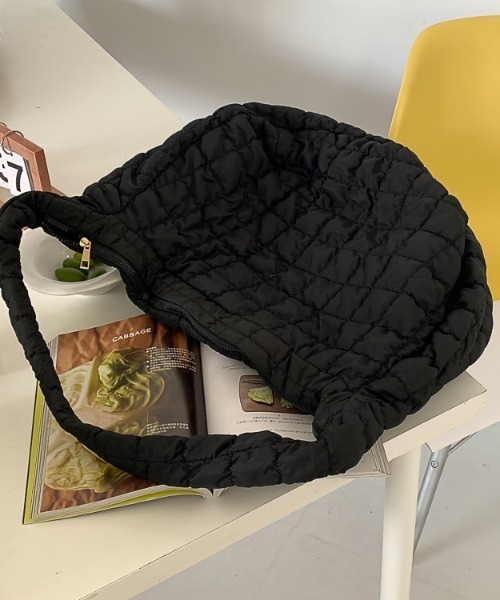 MANGROVE（マングローブ）の「キルティングオーバーサイズショルダーバック（ショルダーバッグ・レディース・ホワイト/ブラック/ベージュ/グリーン/ブラウン・FREE）」の15枚目の写真