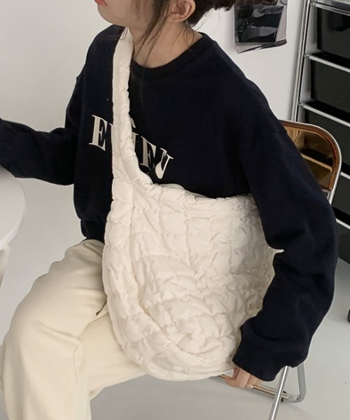 MANGROVE（マングローブ）の「キルティングオーバーサイズショルダーバック（ショルダーバッグ・レディース・ホワイト/ブラック/ベージュ/グリーン/ブラウン・FREE）」の16枚目の写真