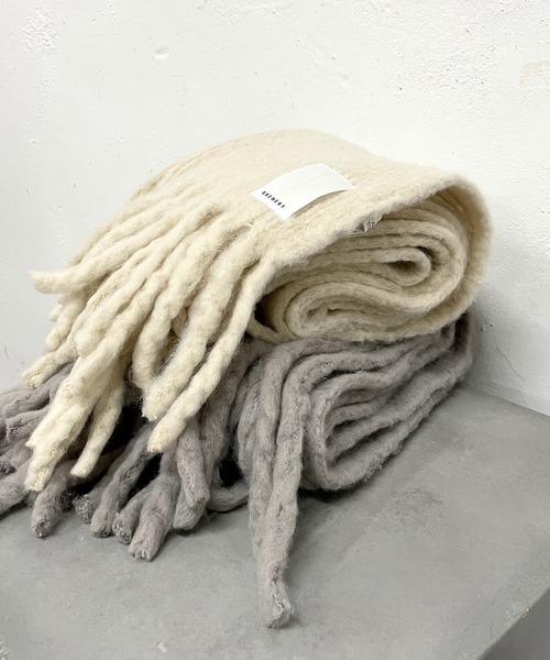 SHENERY（シーナリー）の「リサイクルラッセルボリュームフリンジストール（ストール/ショール・レディース・グレー/アイボリー・FREE）」の2枚目の写真