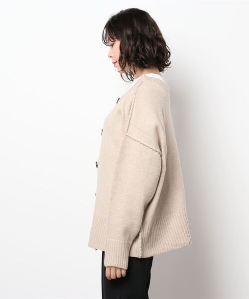 White Collection(ホワイトコレクション)の「ZOZOTOWN限定アイテム! 2021AW 5GG もちもち配色ハンドステッチ入り2WAYニットカーディガン(ニット/セーター・レディース・アイボリー/ブラック/ライトベージュ・FREE)」の12枚目の写真