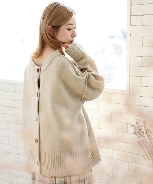 White Collection(ホワイトコレクション)の「ZOZOTOWN限定アイテム! 2021AW 5GG もちもち配色ハンドステッチ入り2WAYニットカーディガン(ニット/セーター・レディース・アイボリー/ブラック/ライトベージュ・FREE)」の4枚目の写真