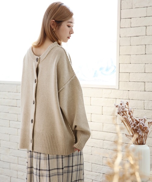 White Collection(ホワイトコレクション)の「ZOZOTOWN限定アイテム! 2021AW 5GG もちもち配色ハンドステッチ入り2WAYニットカーディガン(ニット/セーター・レディース・アイボリー/ブラック/ライトベージュ・FREE)」の6枚目の写真