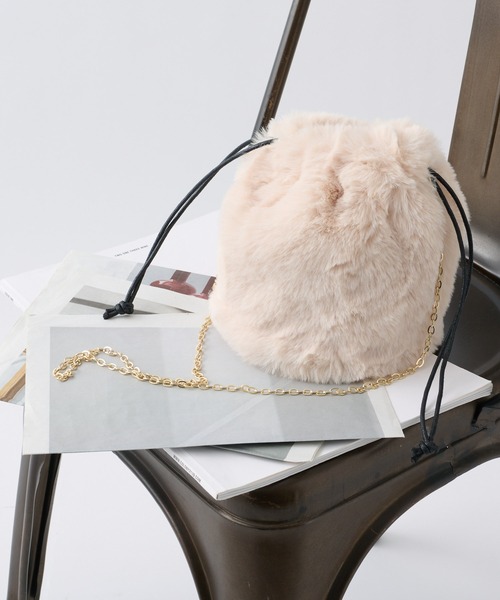 COLONY 2139（コロニートゥーワンスリーナイン）の「エコファー巾着バッグ/ショルダーバッグ（ショルダーバッグ・レディース・ピンク/オレンジ/ブルー/アイボリー/モカ・FREE）」の2枚目の写真