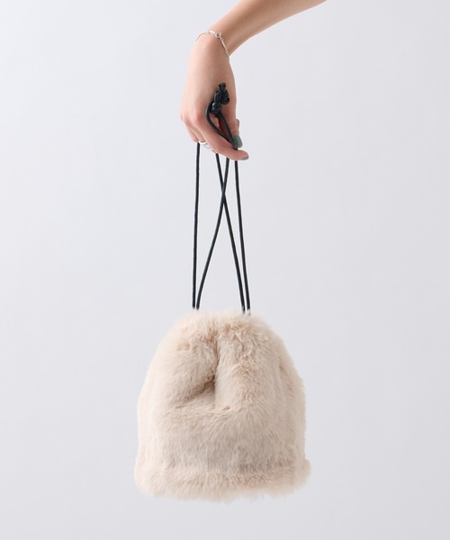 COLONY 2139（コロニートゥーワンスリーナイン）の「エコファー巾着バッグ/ショルダーバッグ（ショルダーバッグ・レディース・ピンク/オレンジ/ブルー/アイボリー/モカ・FREE）」の10枚目の写真