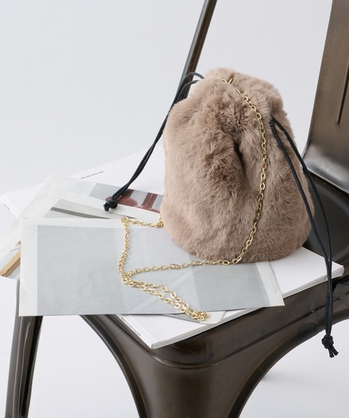 COLONY 2139（コロニートゥーワンスリーナイン）の「エコファー巾着バッグ/ショルダーバッグ（ショルダーバッグ・レディース・ピンク/オレンジ/ブルー/アイボリー/モカ・FREE）」の7枚目の写真