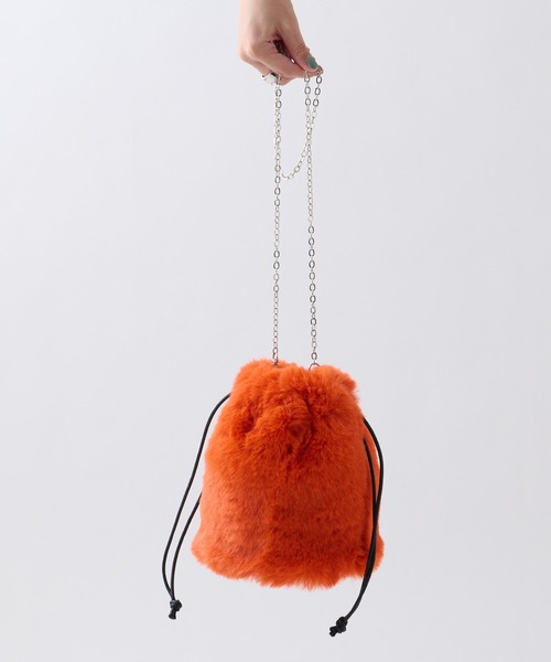 COLONY 2139（コロニートゥーワンスリーナイン）の「エコファー巾着バッグ/ショルダーバッグ（ショルダーバッグ・レディース・ピンク/オレンジ/ブルー/アイボリー/モカ・FREE）」の9枚目の写真