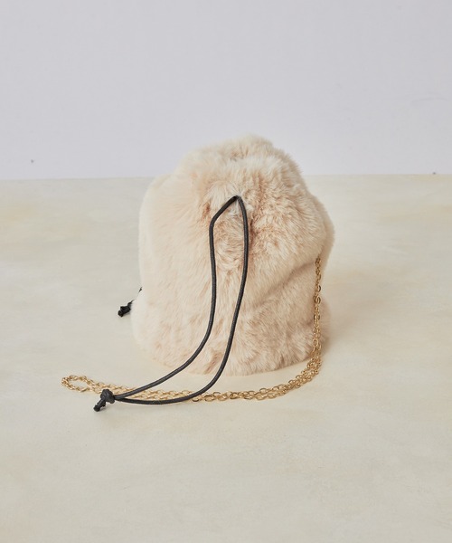 COLONY 2139（コロニートゥーワンスリーナイン）の「エコファー巾着バッグ/ショルダーバッグ（ショルダーバッグ・レディース・ピンク/オレンジ/ブルー/アイボリー/モカ・FREE）」の19枚目の写真