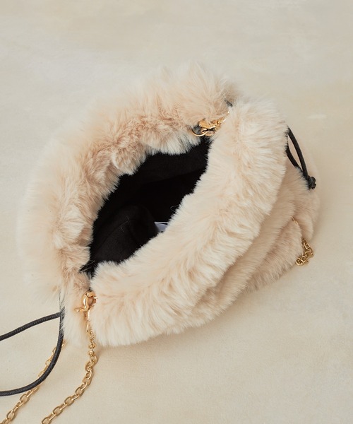 COLONY 2139（コロニートゥーワンスリーナイン）の「エコファー巾着バッグ/ショルダーバッグ（ショルダーバッグ・レディース・ピンク/オレンジ/ブルー/アイボリー/モカ・FREE）」の17枚目の写真