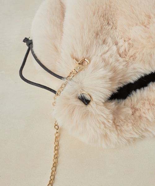 COLONY 2139（コロニートゥーワンスリーナイン）の「エコファー巾着バッグ/ショルダーバッグ（ショルダーバッグ・レディース・ピンク/オレンジ/ブルー/アイボリー/モカ・FREE）」の16枚目の写真