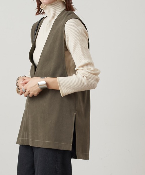 CIAOPANIC TYPY(チャオパニックティピー)の「スウェード配色ステッチVネックベスト(ベスト・レディース・カーキ/キャメル/アイボリー・ONE SIZE)」の3枚目の写真