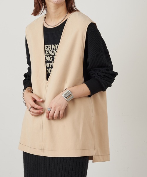 CIAOPANIC TYPY(チャオパニックティピー)の「スウェード配色ステッチVネックベスト(ベスト・レディース・カーキ/キャメル/アイボリー・ONE SIZE)」の4枚目の写真