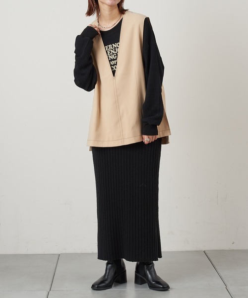 CIAOPANIC TYPY(チャオパニックティピー)の「スウェード配色ステッチVネックベスト(ベスト・レディース・カーキ/キャメル/アイボリー・ONE SIZE)」の12枚目の写真