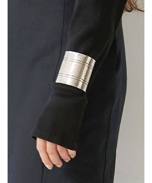 Ungrid(アングリッド)の「ヴィンテージワイドバングル(ブレスレット・レディース・シルバー/ゴールド・FREE)」の3枚目の写真