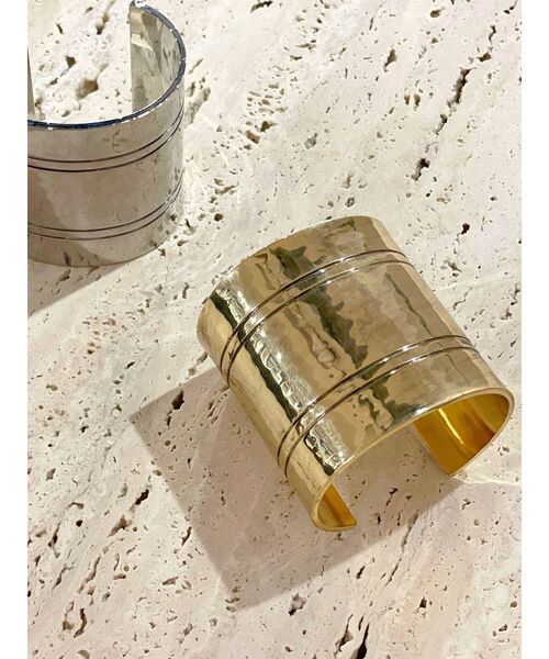 Ungrid(アングリッド)の「ヴィンテージワイドバングル(ブレスレット・レディース・シルバー/ゴールド・FREE)」の5枚目の写真