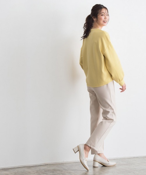 Pierrot(ピエロ)の「【ZOZOTOWN限定カラー】ダンボールボリュームプルオーバー(スウェット・レディース・オフホワイト/ブラック/イエロー/ピンク/グレイッシュベージュ/ラベンダー・M/L)」の8枚目の写真