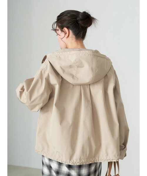 earth music&ecology（アースミュージックアンドエコロジー）の「撥水＋防花粉機能付きマウンテンパーカー＊（マウンテンパーカー・レディース・ネイビー/グレイッシュベージュ・FREE）」の7枚目の写真