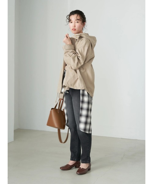 earth music&ecology（アースミュージックアンドエコロジー）の「撥水＋防花粉機能付きマウンテンパーカー＊（マウンテンパーカー・レディース・ネイビー/グレイッシュベージュ・FREE）」の20枚目の写真