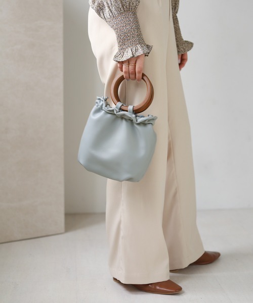 Bab（バブ）の「ウッドハンドルミニバッグ（ハンドバッグ・レディース・ライトブルー/ブラック/オフホワイト/キャメル・ONESIZE）」の6枚目の写真