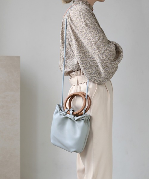 Bab（バブ）の「ウッドハンドルミニバッグ（ハンドバッグ・レディース・ライトブルー/ブラック/オフホワイト/キャメル・ONESIZE）」の12枚目の写真