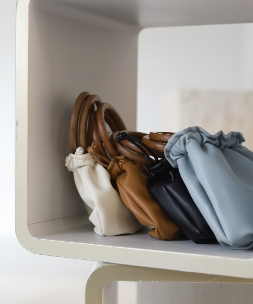 Bab（バブ）の「ウッドハンドルミニバッグ（ハンドバッグ・レディース・ライトブルー/ブラック/オフホワイト/キャメル・ONESIZE）」の7枚目の写真