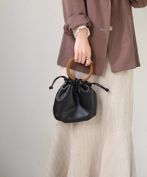 Bab（バブ）の「ウッドハンドルミニバッグ（ハンドバッグ・レディース・ライトブルー/ブラック/オフホワイト/キャメル・ONESIZE）」の5枚目の写真