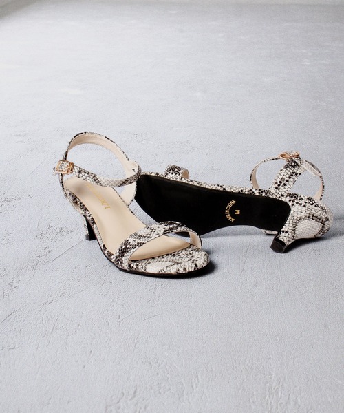 LibertyDoll（リバティードール）の「LibertyDoll セパレートストラップサンダル（サンダル・レディース・ホワイト/ベージュ/ネイビー/ブラウン/グレー/パイソン/ゴールド/ブルー/シルバー/レッド/ブラック/ブルー系その他/ブラック系その他・L/LL/3L/S/SS/M）」の13枚目の写真