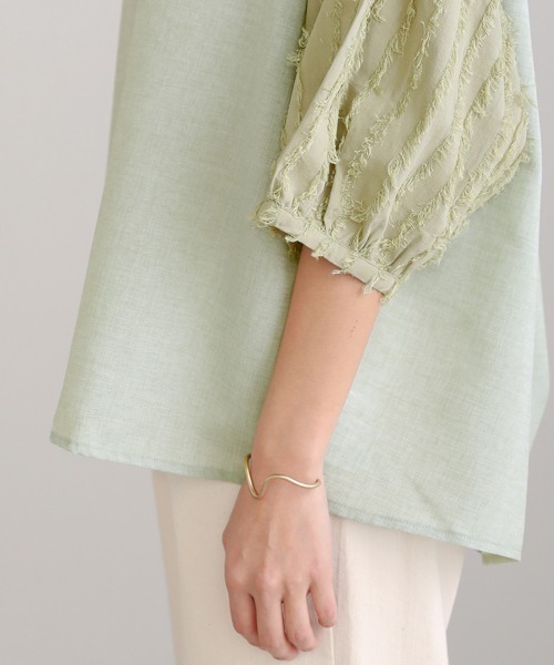 Bou Jeloud（ブージュルード）の「【WEB限定】袖シャギー変形ブラウス（シャツ/ブラウス・レディース・ブルー/アイボリー/ミント/ブラック・38）」の22枚目の写真