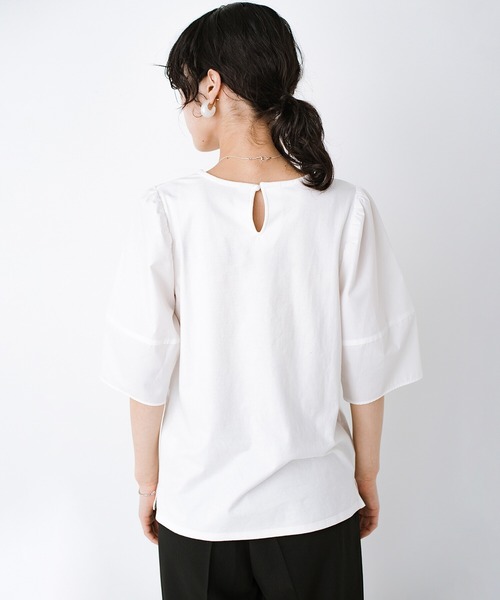 haco!(ハコ)の「Tシャツ以上ブラウス未満の気軽さが自慢の異素材ふんわり袖がかわいいカットソートップス by que made me(Tシャツ/カットソー・レディース・ホワイト/ネイビー・SMALL/MEDIUM/LARGE/X-LARGE)」の9枚目の写真