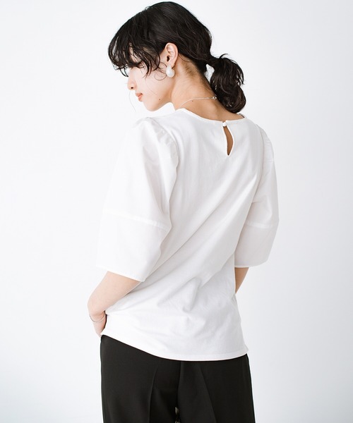 haco!(ハコ)の「Tシャツ以上ブラウス未満の気軽さが自慢の異素材ふんわり袖がかわいいカットソートップス by que made me(Tシャツ/カットソー・レディース・ホワイト/ネイビー・SMALL/MEDIUM/LARGE/X-LARGE)」の10枚目の写真