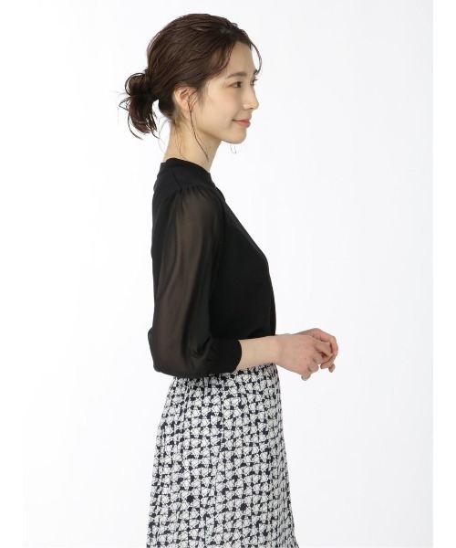 m.f.editorial（エムエフエディトリアル）の「【袖シフォン 異素材切替 ウォッシャブル】m.f.エディトリアル レディース クルー 長袖ニットプルオーバー（ニット/セーター・レディース・ベージュ/ブラック/ホワイト・MEDIUM/LARGE）」の15枚目の写真