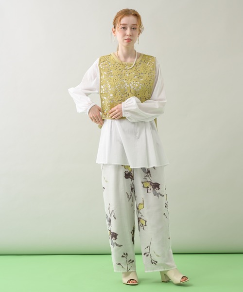 Paradise Picnic(パラダイスピクニック)の「TE VALT アートフラワープリントタックパンツ(その他パンツ・レディース・ホワイト/ネイビー・FREE)」の3枚目の写真