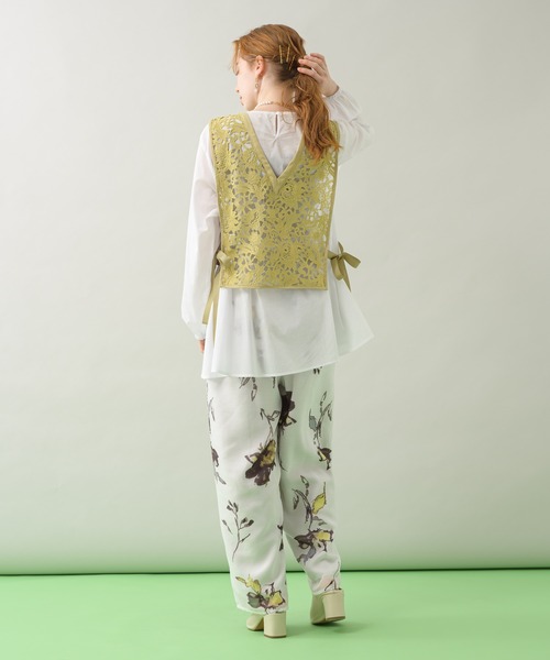 Paradise Picnic(パラダイスピクニック)の「TE VALT アートフラワープリントタックパンツ(その他パンツ・レディース・ホワイト/ネイビー・FREE)」の5枚目の写真