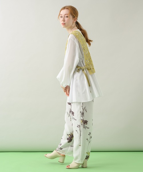 Paradise Picnic(パラダイスピクニック)の「TE VALT アートフラワープリントタックパンツ(その他パンツ・レディース・ホワイト/ネイビー・FREE)」の6枚目の写真